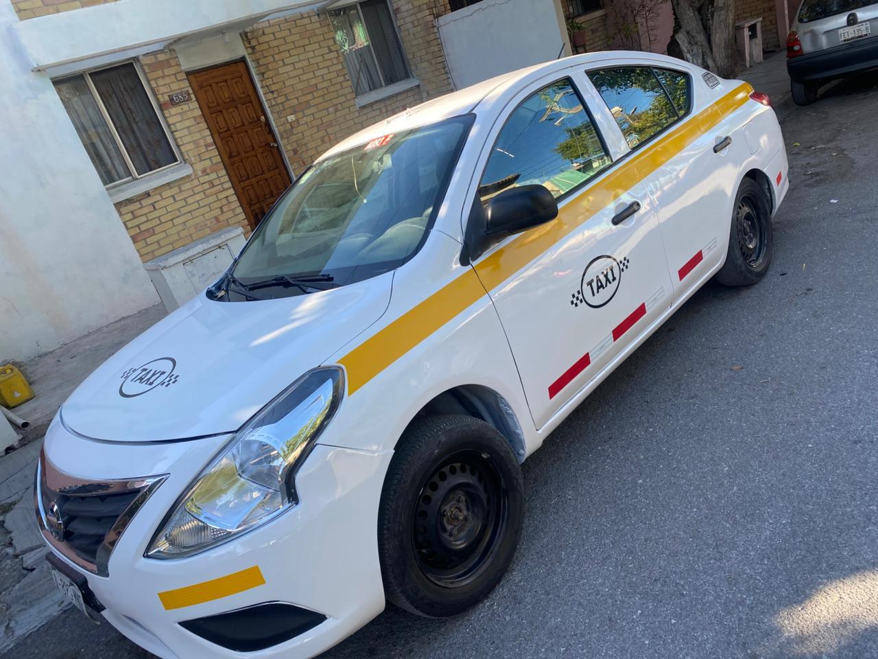 Taxi blanco – vista lateral 4, rotulado por Imagen Digital